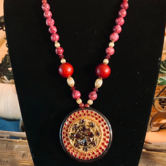 HANDMADE VINTAGE PENDANT STATEMENT NECKLACE Filagree Garnet Crystal Stone Beads - Picture 10 of 11